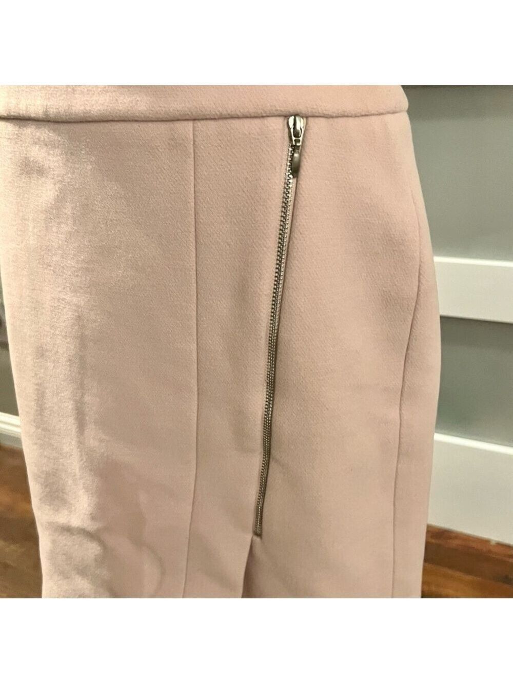 WHITE HOUSE BLACK MARKET pink skirt. Size 4 - Picture 3 of 7